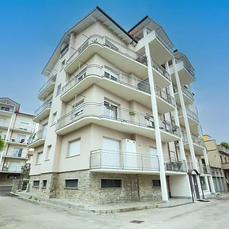 Suono Del 100m From - Happy Apartmán *